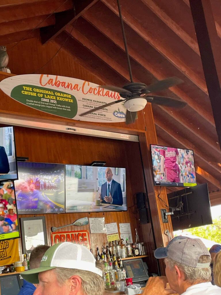 Cabana Bar Eating Out Lake